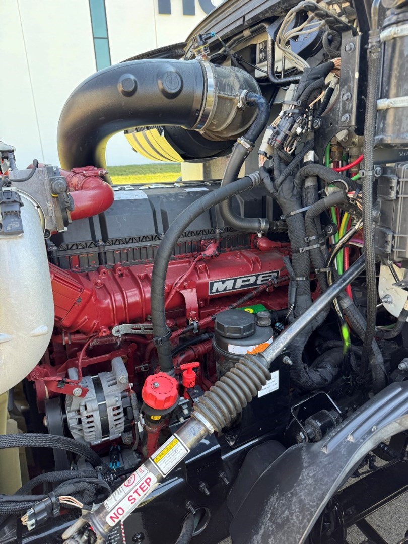 2022 MACK AN64T - USED TRUCKS DAY CAB - image 9